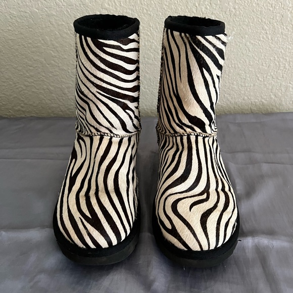 Ugg Exotic Classic Short Zebra Shearling Boots New 8 SOLD OUT 1019123 - Picture 5 of 11